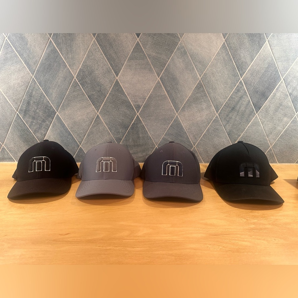 Travis Matthew (4) Golf S/M FlexFit Hats